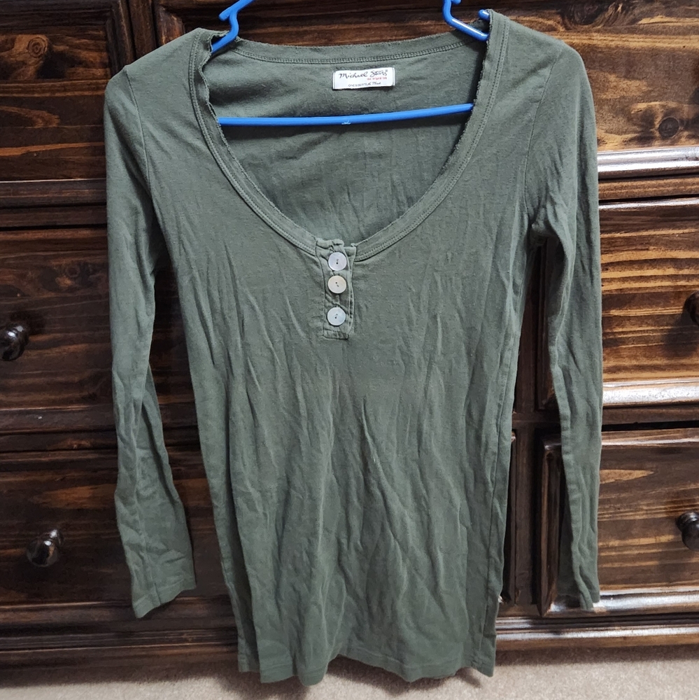 Green long sleeve t-shirt